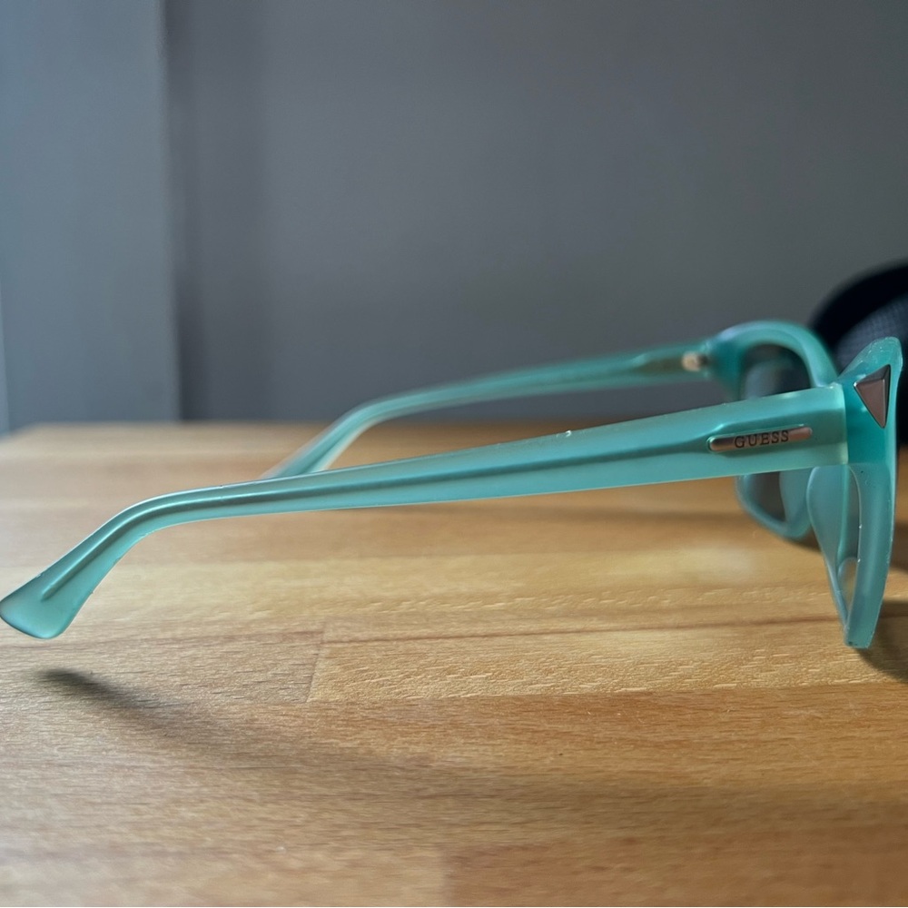 💐 Guess Seafoam Cateye Sunglasses for Women - Picture 11 of 12